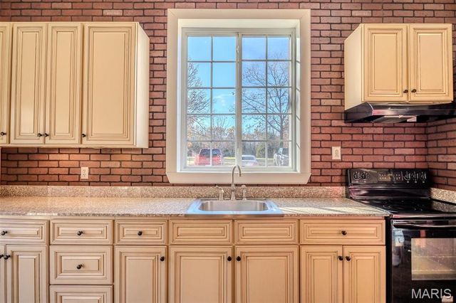 15650 HWY WW, Lebanon, MO 65536