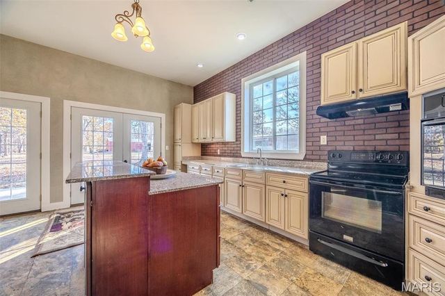 15650 HWY WW, Lebanon, MO 65536