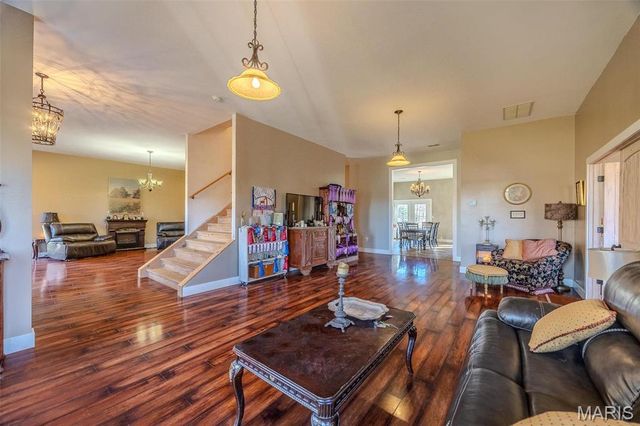 15650 HWY WW, Lebanon, MO 65536