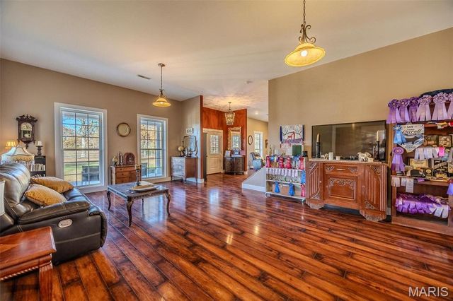 15650 HWY WW, Lebanon, MO 65536