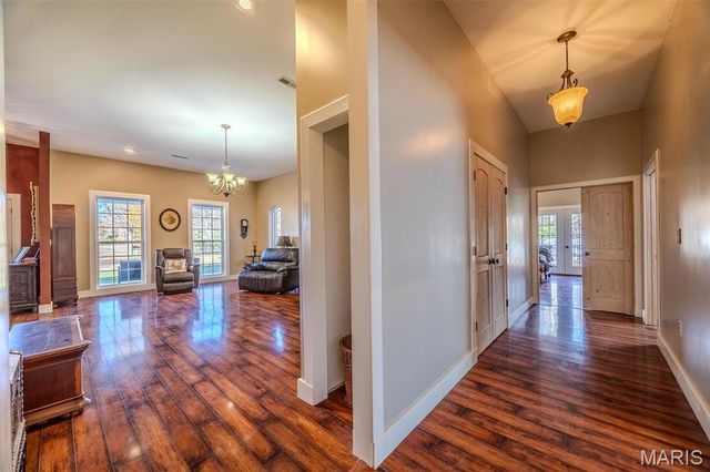 15650 HWY WW, Lebanon, MO 65536