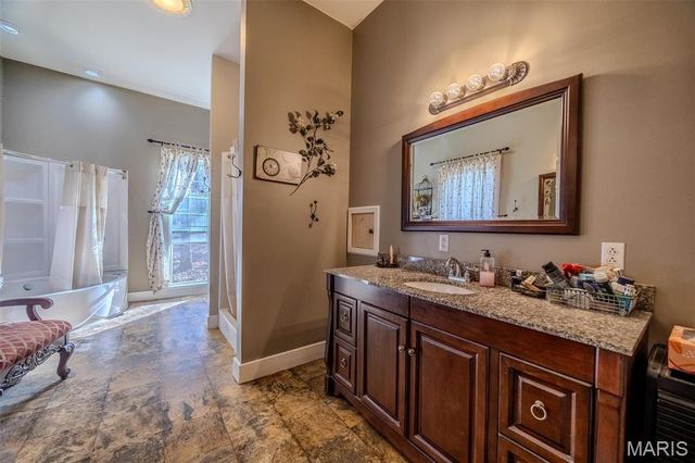 15650 HWY WW, Lebanon, MO 65536