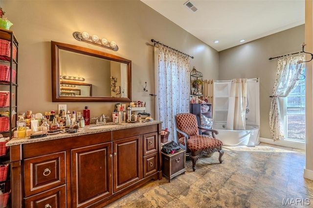 15650 HWY WW, Lebanon, MO 65536