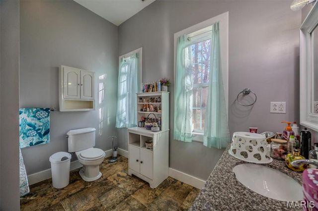 15650 HWY WW, Lebanon, MO 65536