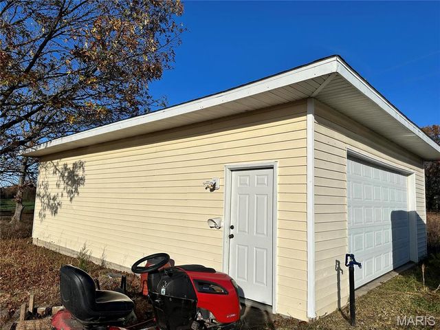 15650 HWY WW, Lebanon, MO 65536