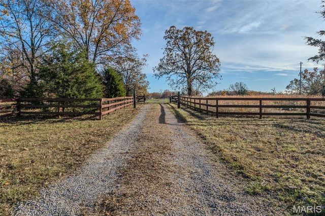 15650 HWY WW, Lebanon, MO 65536