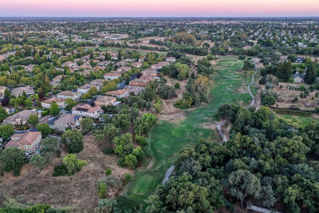 9425 Pinehurst Dr, Roseville, CA 95747