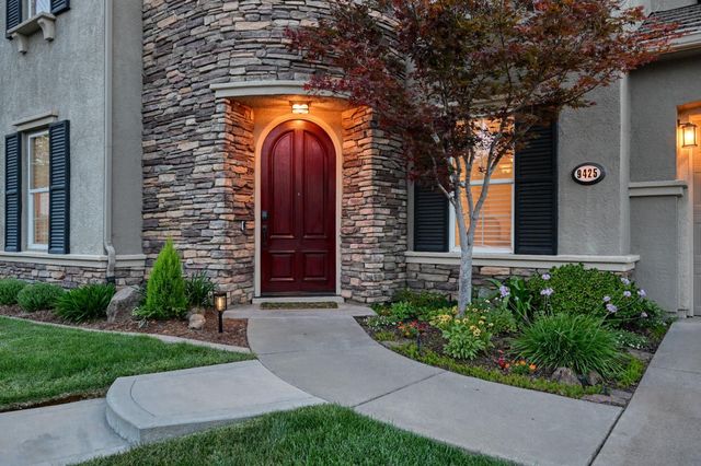 9425 Pinehurst Dr, Roseville, CA 95747