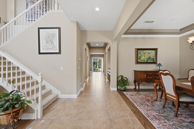 9425 Pinehurst Dr, Roseville, CA 95747