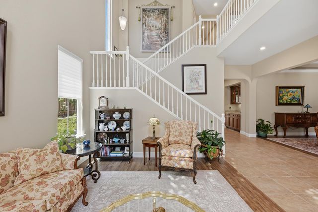 9425 Pinehurst Dr, Roseville, CA 95747