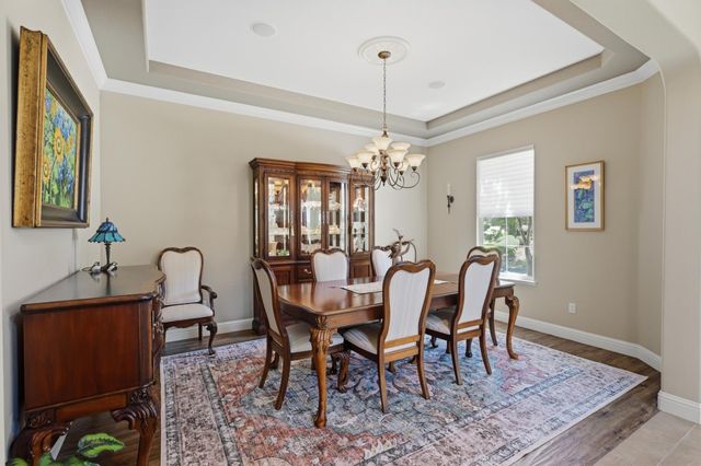 9425 Pinehurst Dr, Roseville, CA 95747