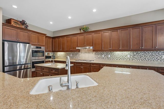 9425 Pinehurst Dr, Roseville, CA 95747