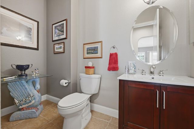 9425 Pinehurst Dr, Roseville, CA 95747