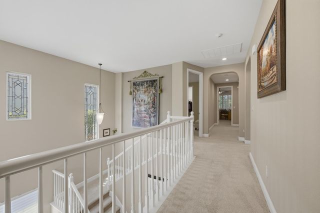 9425 Pinehurst Dr, Roseville, CA 95747