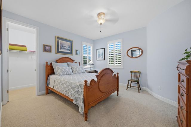 9425 Pinehurst Dr, Roseville, CA 95747
