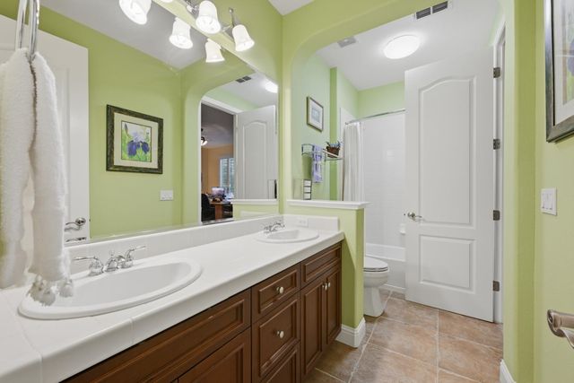 9425 Pinehurst Dr, Roseville, CA 95747
