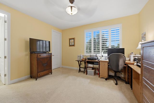 9425 Pinehurst Dr, Roseville, CA 95747