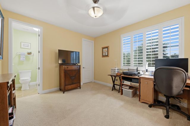 9425 Pinehurst Dr, Roseville, CA 95747
