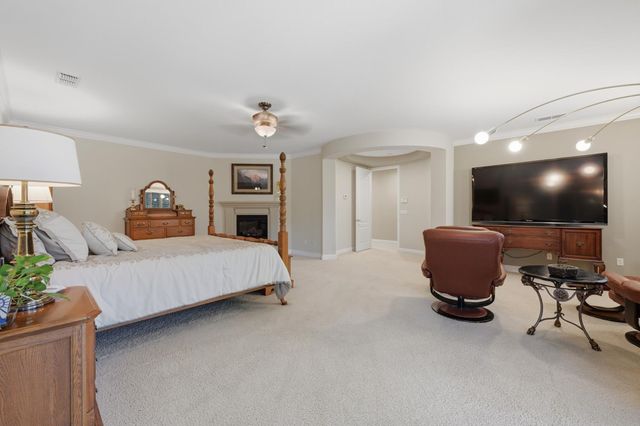9425 Pinehurst Dr, Roseville, CA 95747