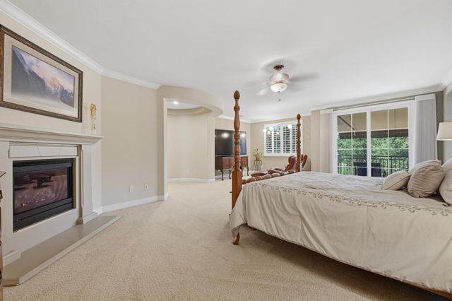 9425 Pinehurst Dr, Roseville, CA 95747