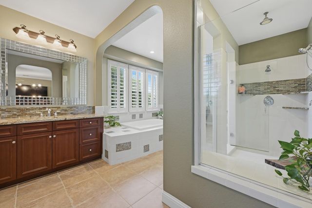 9425 Pinehurst Dr, Roseville, CA 95747