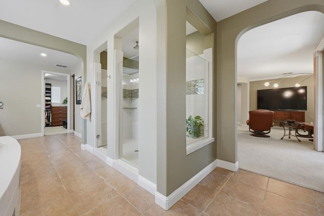9425 Pinehurst Dr, Roseville, CA 95747