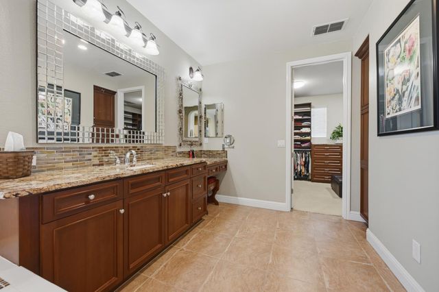9425 Pinehurst Dr, Roseville, CA 95747