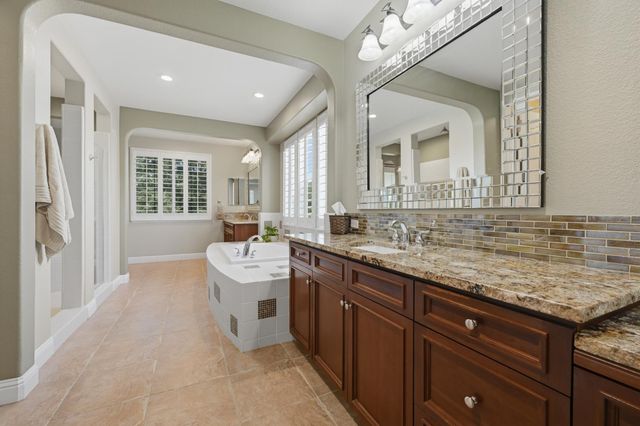 9425 Pinehurst Dr, Roseville, CA 95747