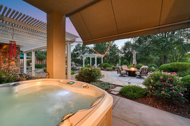 9425 Pinehurst Dr, Roseville, CA 95747