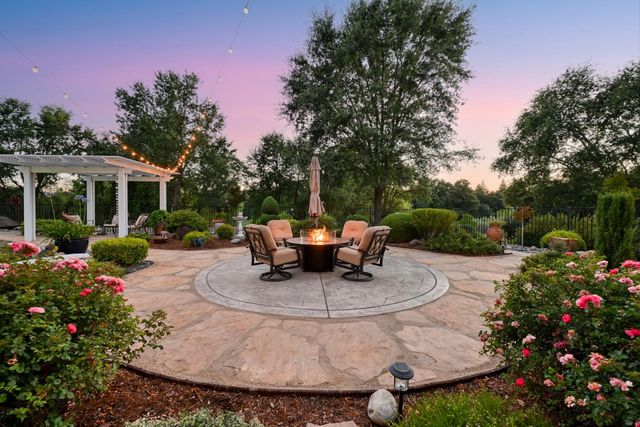 9425 Pinehurst Dr, Roseville, CA 95747