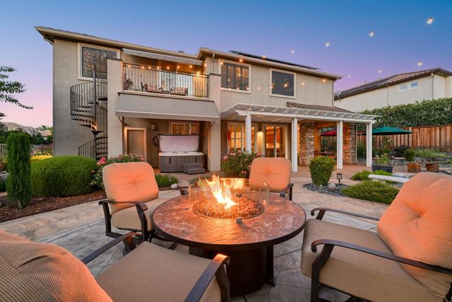 9425 Pinehurst Dr, Roseville, CA 95747