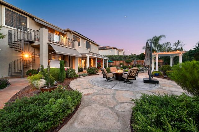 9425 Pinehurst Dr, Roseville, CA 95747