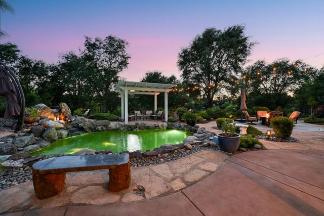 9425 Pinehurst Dr, Roseville, CA 95747