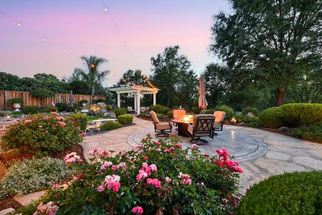 9425 Pinehurst Dr, Roseville, CA 95747