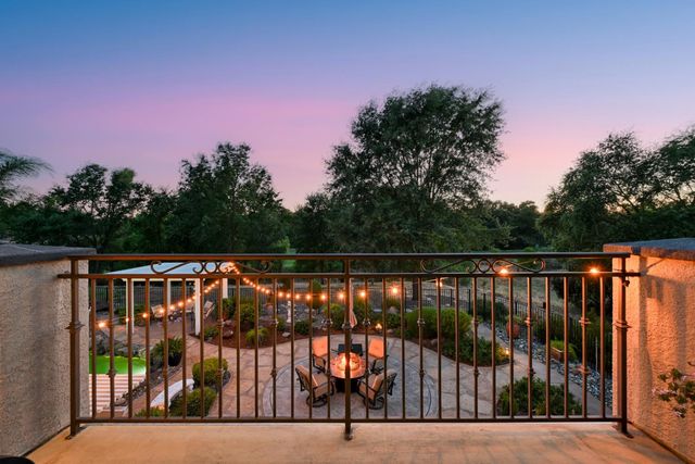 9425 Pinehurst Dr, Roseville, CA 95747