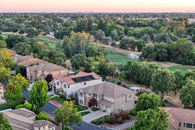 9425 Pinehurst Dr, Roseville, CA 95747