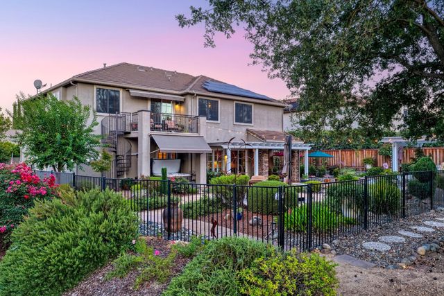 9425 Pinehurst Dr, Roseville, CA 95747
