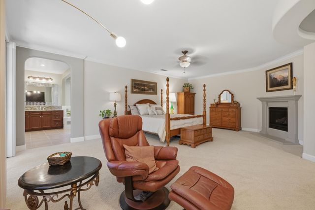 9425 Pinehurst Dr, Roseville, CA 95747