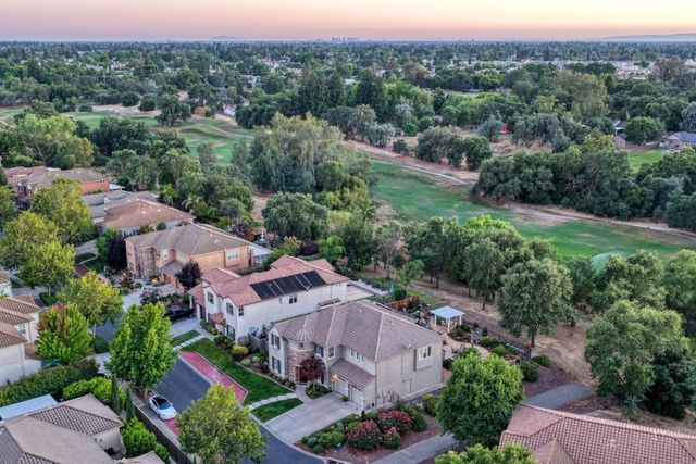 9425 Pinehurst Dr, Roseville, CA 95747