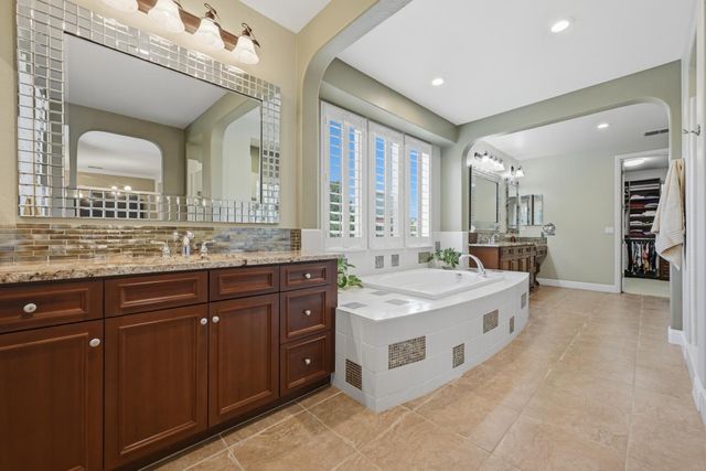 9425 Pinehurst Dr, Roseville, CA 95747