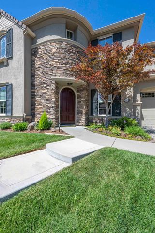 9425 Pinehurst Dr, Roseville, CA 95747