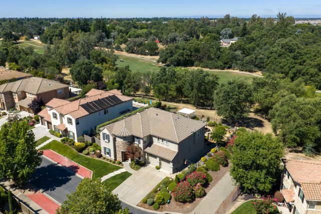9425 Pinehurst Dr, Roseville, CA 95747