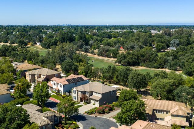 9425 Pinehurst Dr, Roseville, CA 95747