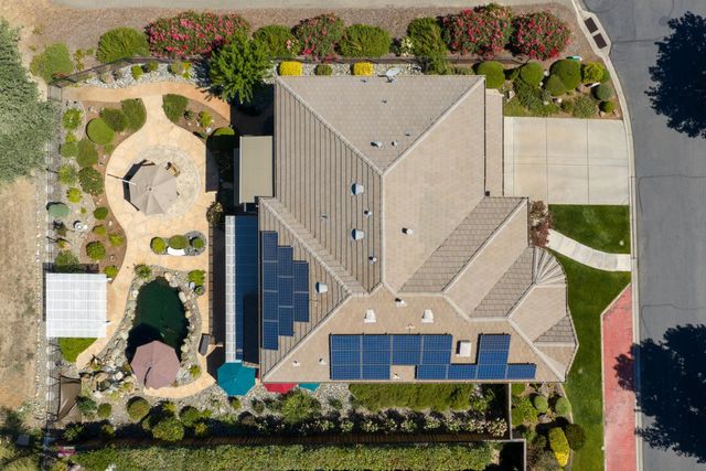 9425 Pinehurst Dr, Roseville, CA 95747