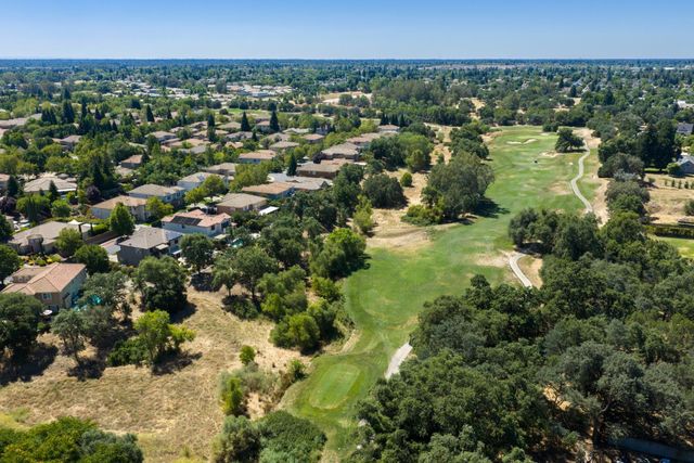 9425 Pinehurst Dr, Roseville, CA 95747