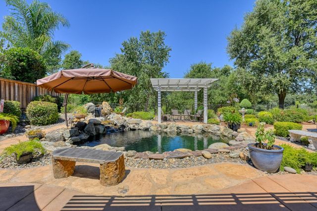 9425 Pinehurst Dr, Roseville, CA 95747