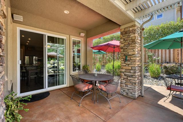 9425 Pinehurst Dr, Roseville, CA 95747