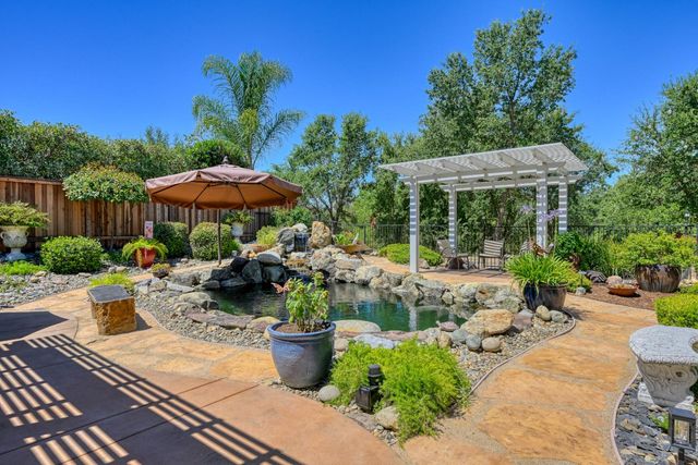 9425 Pinehurst Dr, Roseville, CA 95747