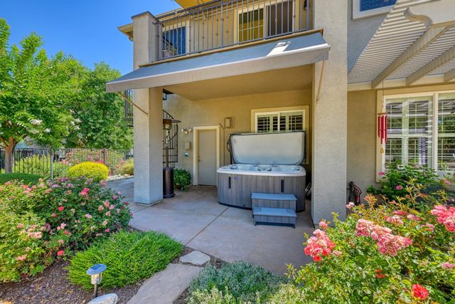 9425 Pinehurst Dr, Roseville, CA 95747