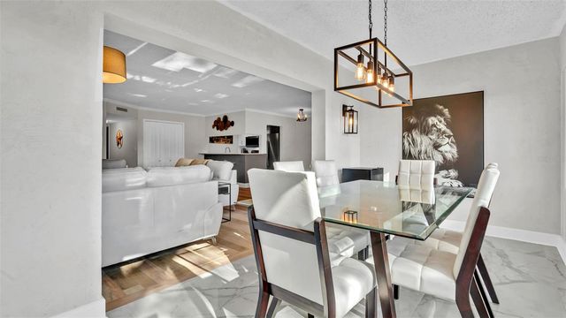 10192 SEMINOLE ISLAND DRIVE 10192, Largo, FL 33773